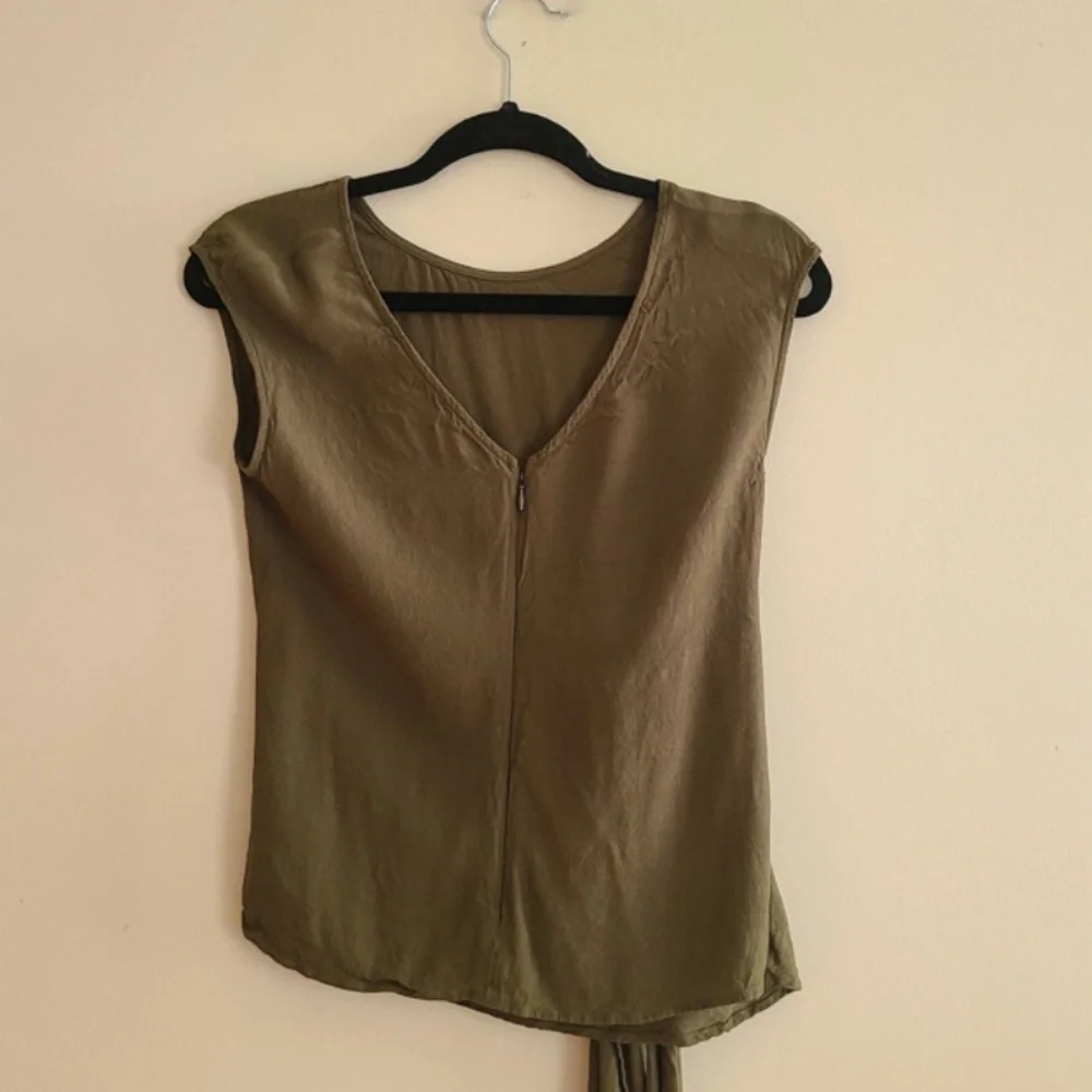 Express Top - Picture 2 of 5